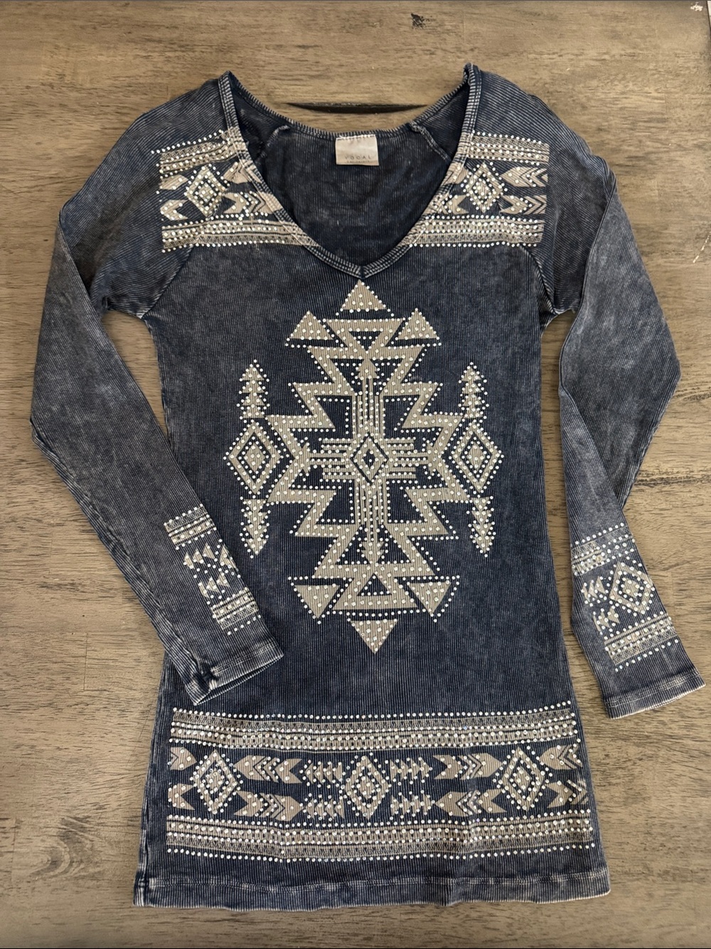 New Vocal Apparel women’s crystal gray aztec long sleeve shirt size small s m